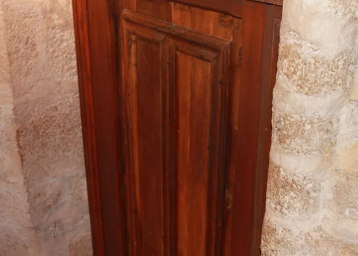 Logis Hotels- De La Tour - Et Restaurant ホテル 2*