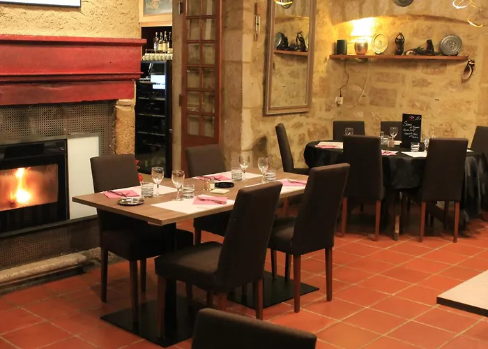 Logis Hotels- De La Tour - Et Restaurant 2* Sauzet