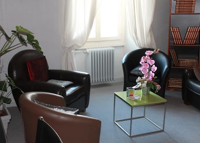 Logis Hotels- De La Tour - Et Restaurant 2* Sauzet