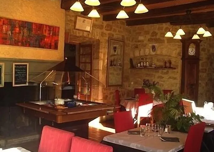Logis Hotels- De La Tour - Et Restaurant ホテル Sauzet