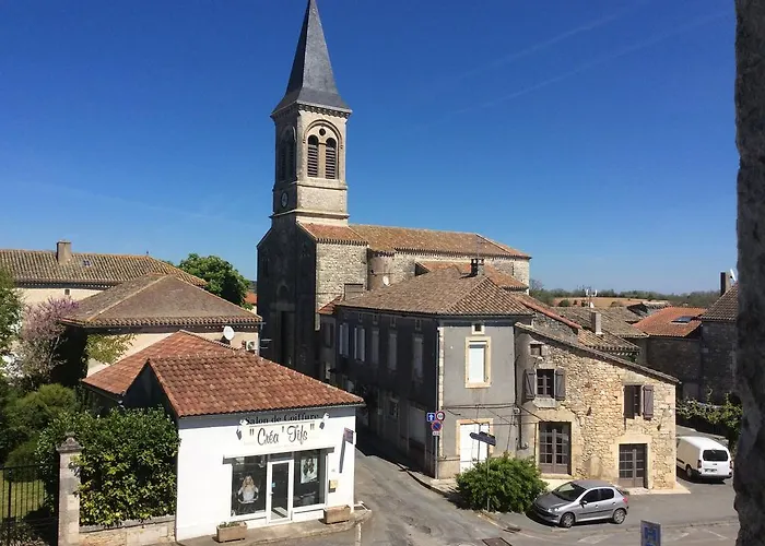 Logis Hotels- De La Tour - Et Restaurant 2*