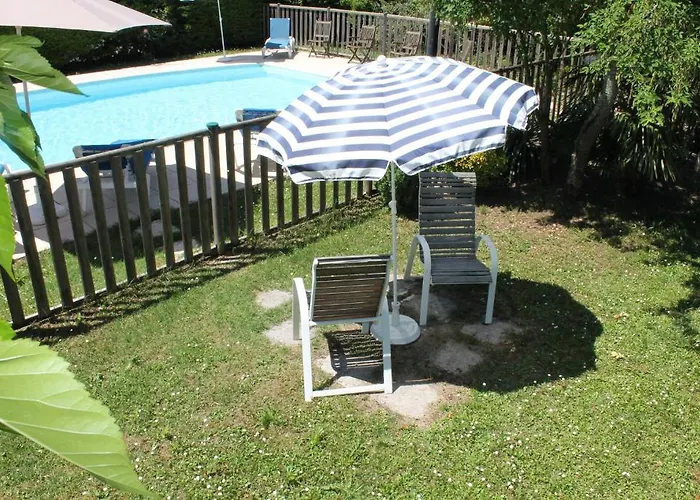 ホテル Logis Hotels- De La Tour - Et Restaurant Sauzet