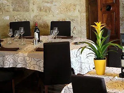 ホテル Logis Hotels- De La Tour - Et Restaurant